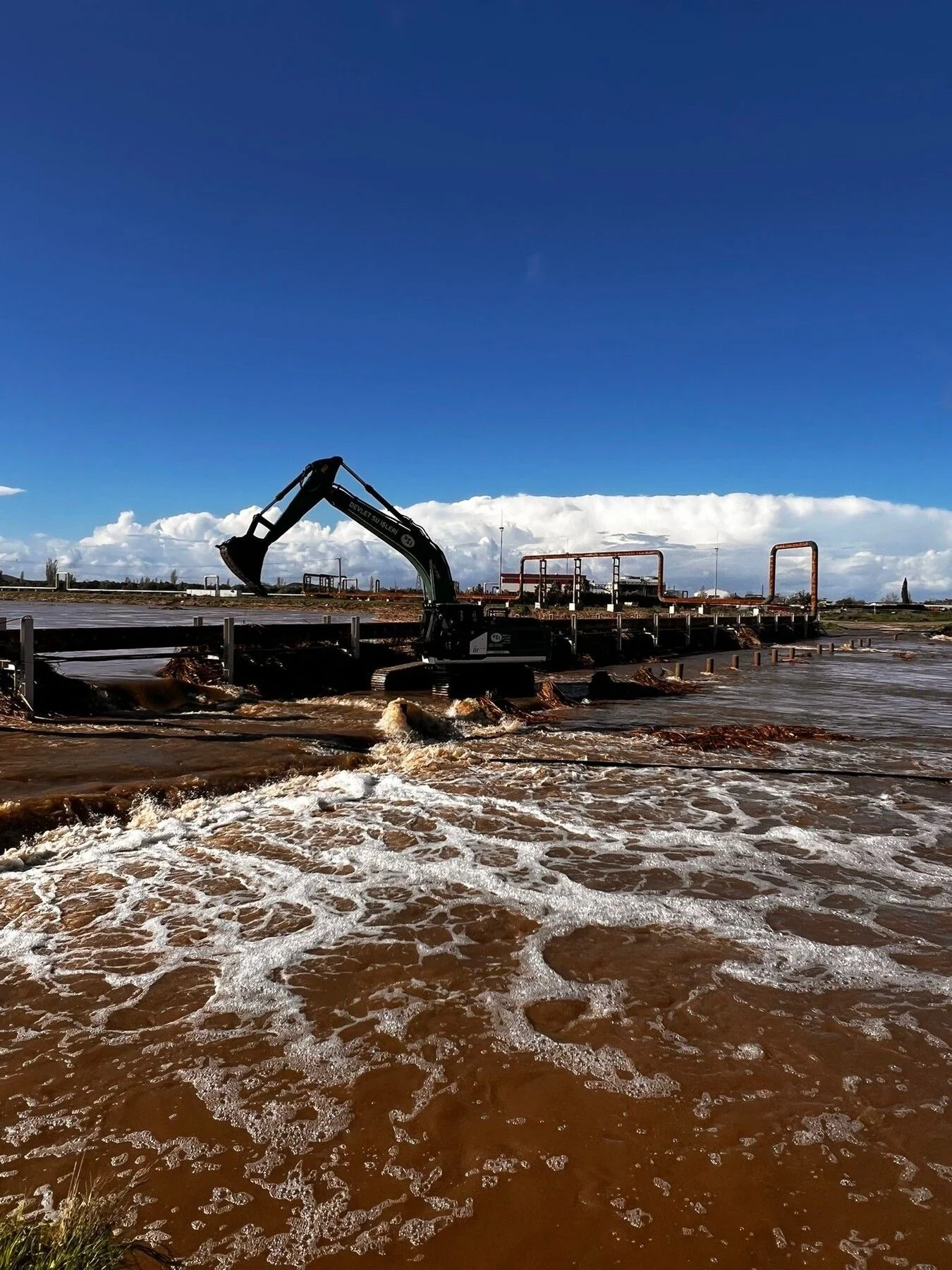 Ayvacık’ta Şiddetli Sağanak: Tuzla Çayı Taştı, Ekipler Bölgeye Sevk Edildi