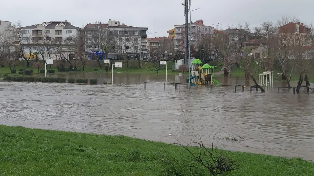 Çanakkale’de Atikhisar Barajı Doldu: Sarıçay’da Taşkın Sonrası Temizlik Başladı